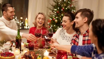 Цими продуктами не варто закушувати алкоголь: дієві поради лікаря від швидкого сп’яніння та похмілля