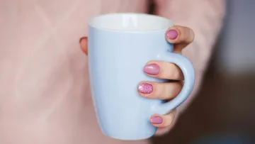 Чай має протипоказання: кому варто обмежити вживання цього напою