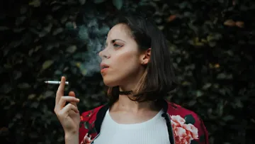 Паління цигарок з тютюном та косяків із марихуаною «висушує» мороз: революційне відкриття з Великої Британії