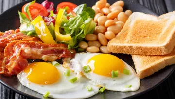 Коли потрібно снідати, що прожити до сивої старості: американські вчені вказали чіткий час