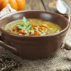 Не тільки із сочевиці: топ-7 корисних супів для підтримки імунітету 