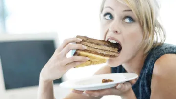 Швидко чи ретельно пережовуючи: вчені розповіли, як правильно та без шкоди для організму споживати їжу