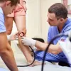 Ці доступні напої ефективно запобігають утворенню тромбів: що варто пити для розрідження крові