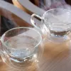 Потрібно пити воду, але не просту: який напій найкраще допоможе організму прокинутися вранці