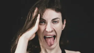 Від гастриту до серцевої недостатності: як за кольором язика зрозуміти, яка у людини хвороба – перелік недуг