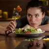 Британські вчені пояснили, які продукти провокують ожиріння та діабет 2 типу: що слід викинути з холодильника