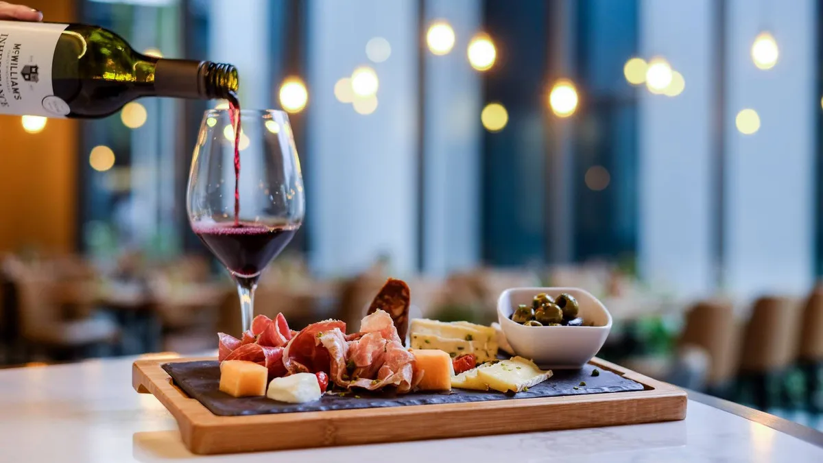 Британські вчені довели, що вино покращує здоров'я серця: скільки келихів на місяць можна випивати