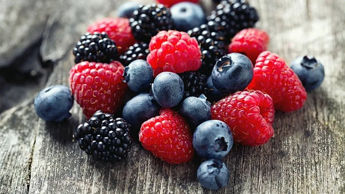 Не лише ягоди: дієтологи назвали 4 продукти, які миттєво стабілізують рівень цукру в крові