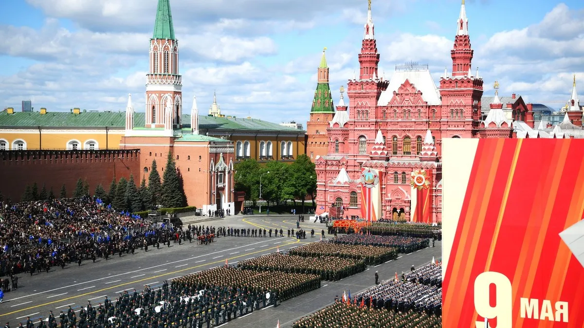 Зеленський підписав указ про проведення параду в Москві: президент України погодився на триденне перемир’я