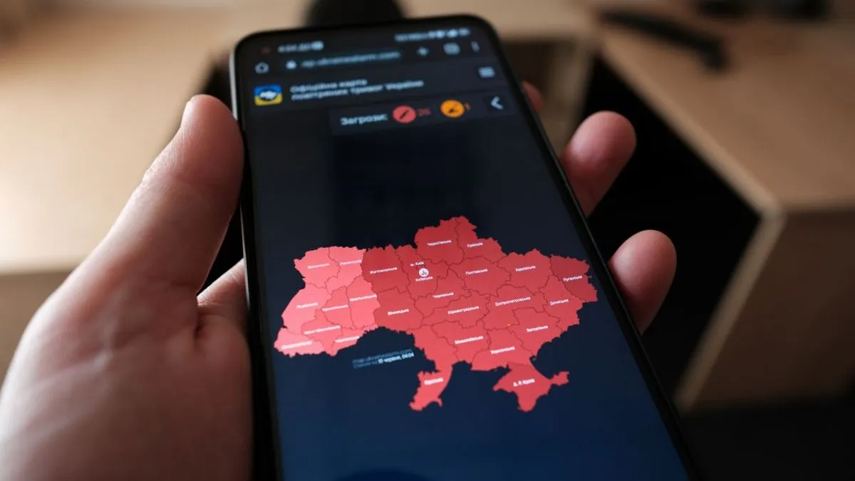 У застосунку «Повітряна тривога» з’явилася карта орієнтовного руху російських дронів і ракет: що відомо