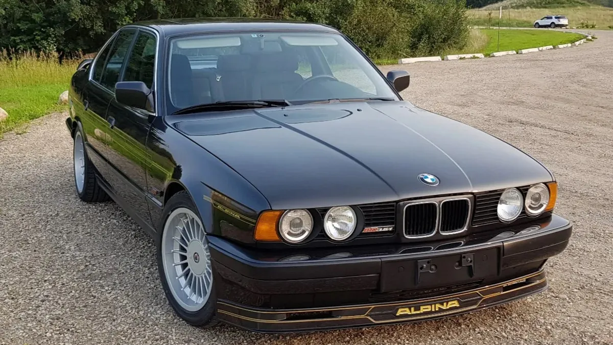 На вулицях Києва помітили Alpina B10 3.5/1: це перша модель бренду на базі BMW 5 Series (E34)