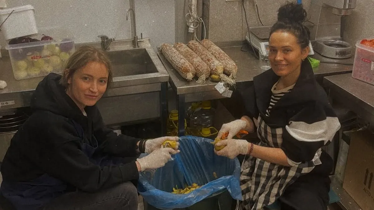 «Я б воліла не знати цього слова»: Астаф'єва висловилася про волонтерів та показала фото, як вона волонтерить