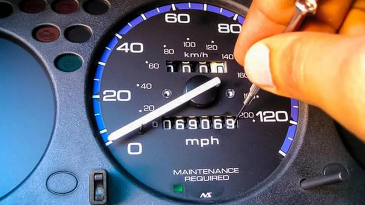 В ЄС запустять систему, яка завадить «скручувати» пробіг авто: супутники і датчики запобігають махінаціям