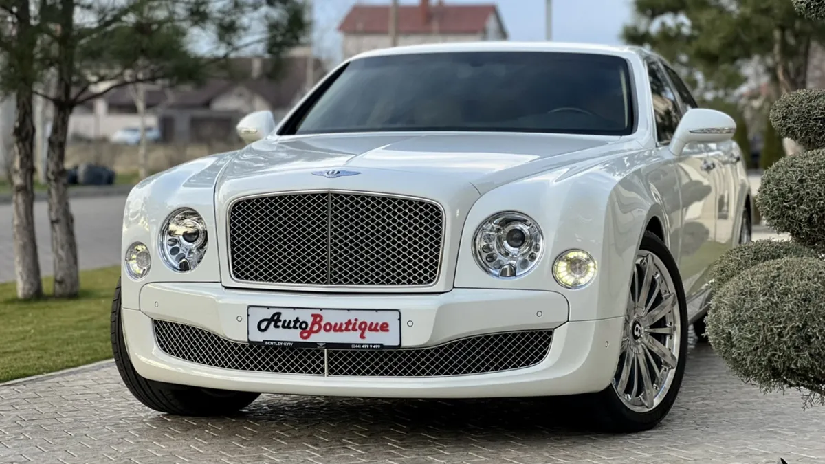 В Одесі продають Bentley Mulsanne за чверть мільйона доларів: розкішний лімузин майже не використовувався