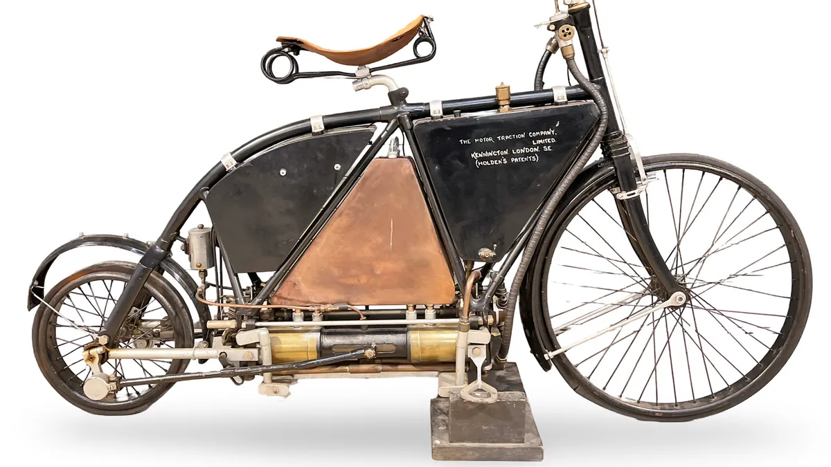 Мотоцикл 1902 року, який коштує $100 тисяч: як виглядає транспорт і чому має таку вартість