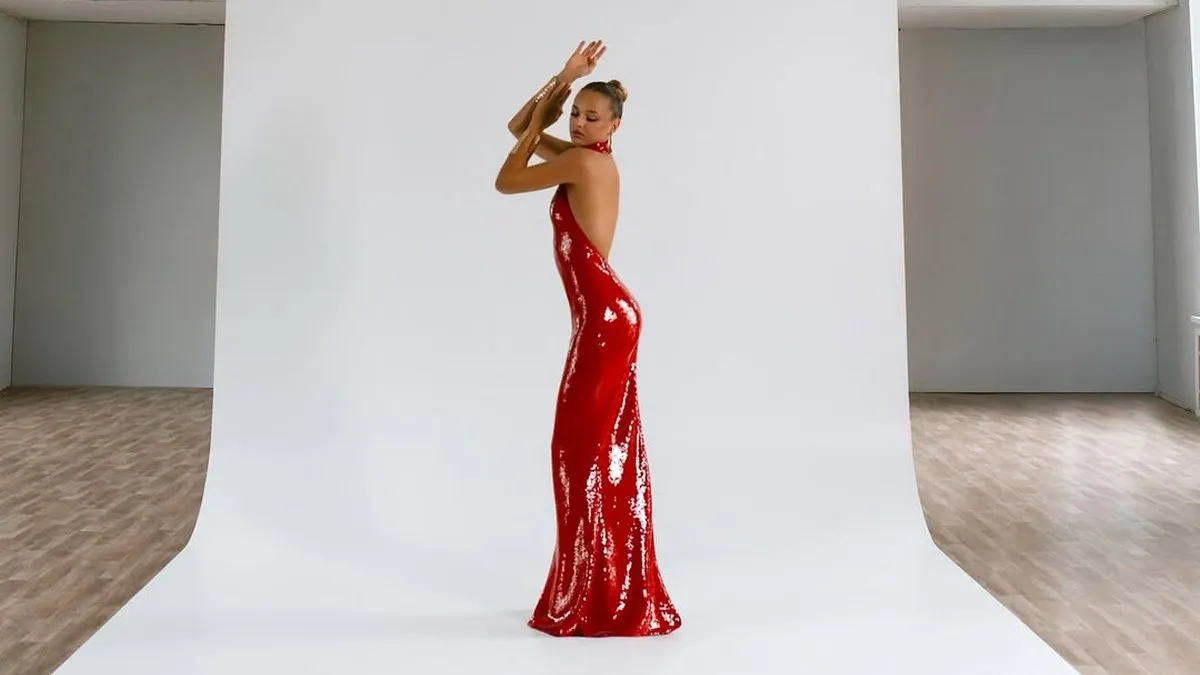 «Пекуча» червона сукня: ефектні фото Дарії Білодід привернули увагу шанувальників