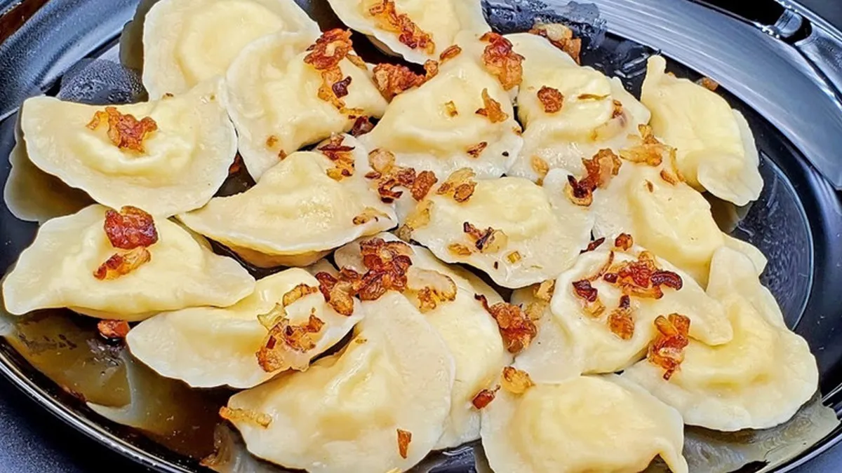 Швидко, дешево і смачно: секрет бюджетного і легкого тіста на вареники від Олени Мандзюк