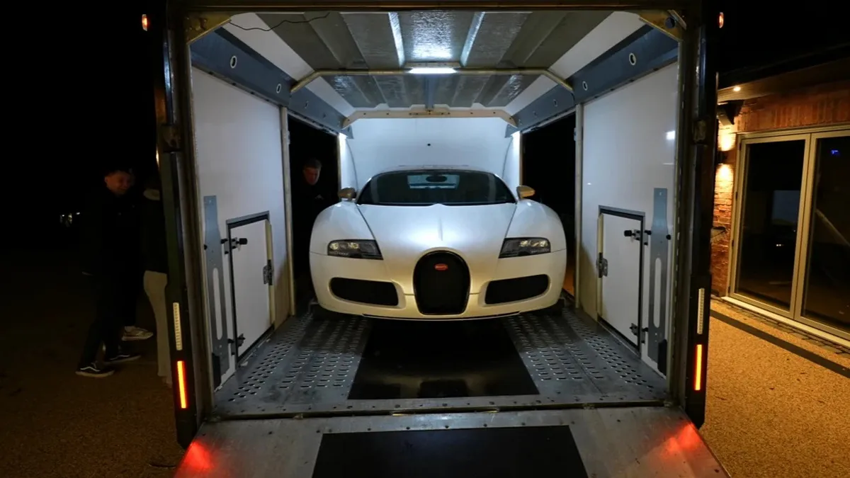 Ремонт усього за 6 євро: безнадійно поламаний елітний Bugatti Veyron відновили за копійки