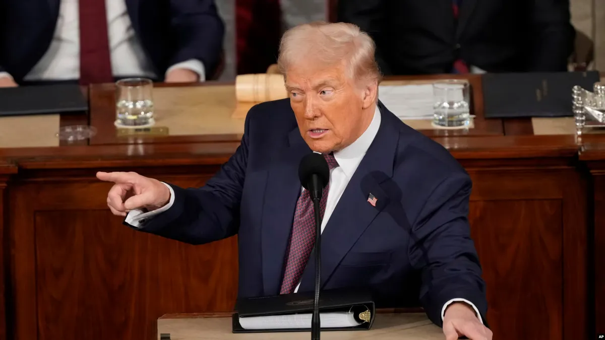 Оператор телесуфлера Трампа заробив понад $100 тисяч на ставках щодо промов президента: як він це зробив