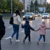 Батьки повели дітей через шість смуг на дорозі заради церкви: у Львові їх зупинили патрульні