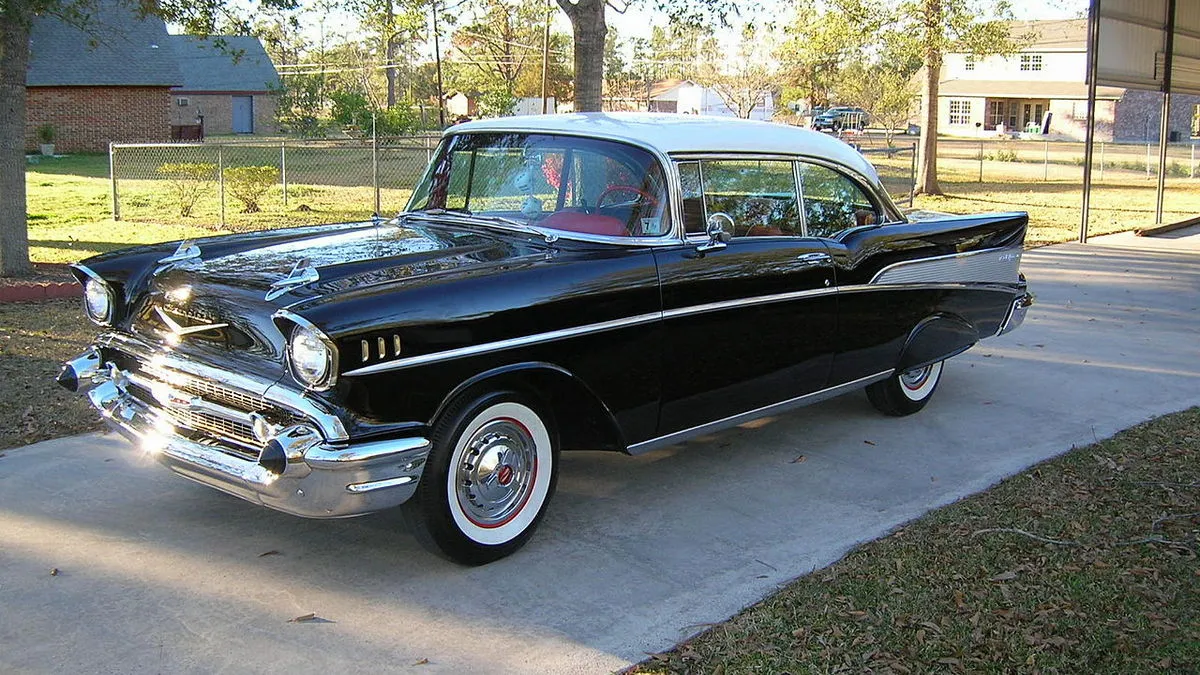 220 «конячок» з двигуном 4.6: роками припадала пилом «капсула часу» Chevrolet з пробігом менше 40 тис. км.