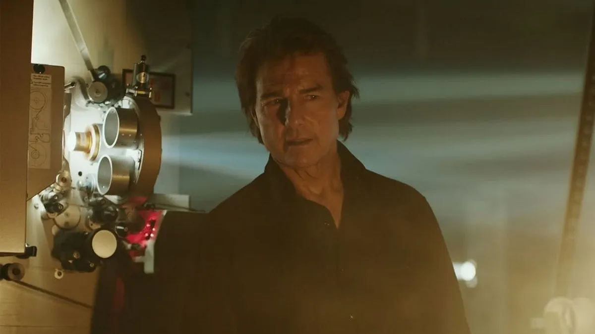 Том Круз їздив по Лос-Анджелесу на червоному байку: зірка Голлівуду залишив Лондон і знову оселився в США