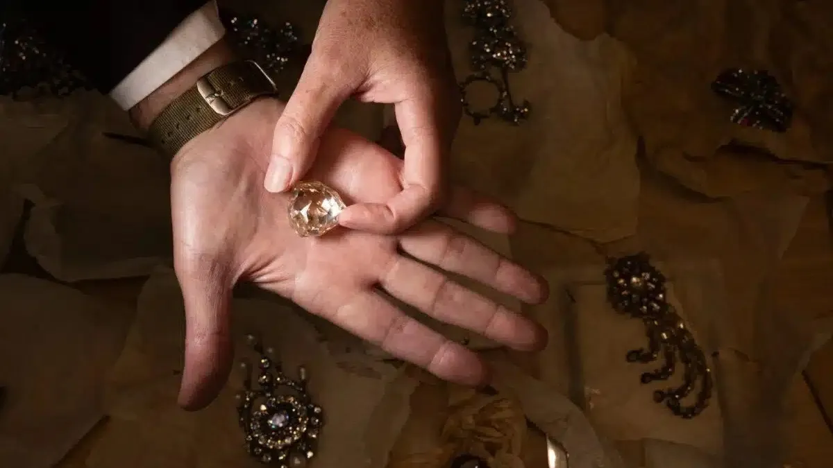 Сенсаційна знахідка у валізі імператриці: діамант, який шукали 100 років, випадково знайшовся