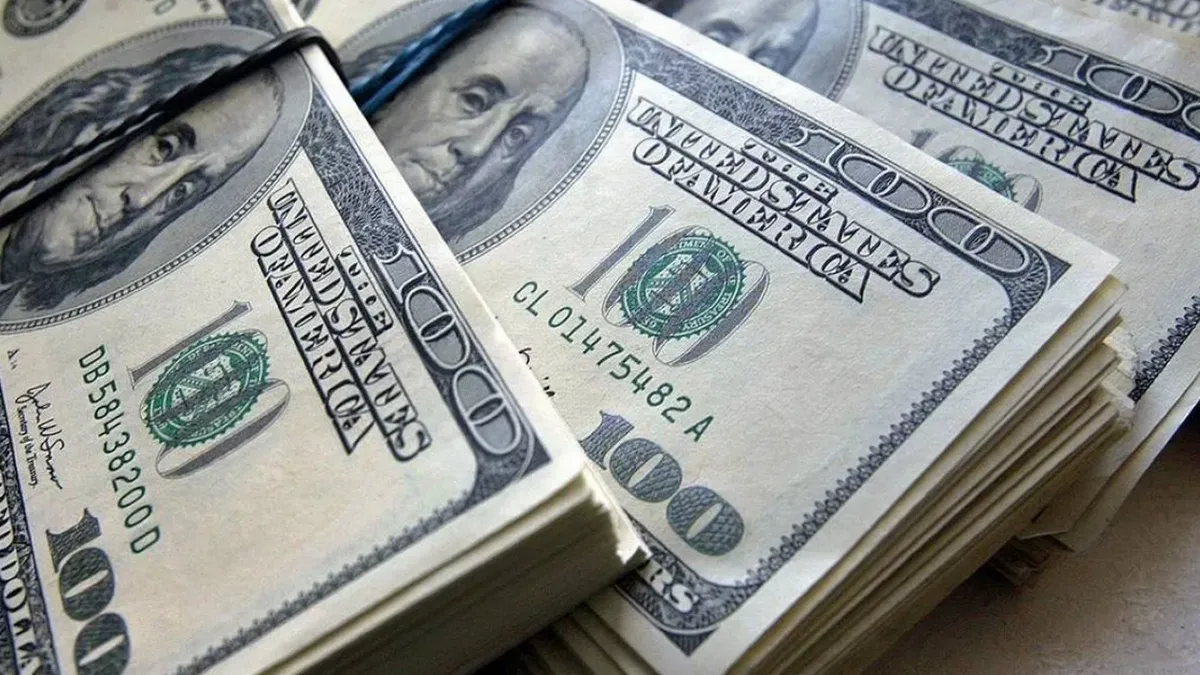 Чи приймають в Україні долари 1996 року: у ПриватБанку пояснили правила обміну старої валюти