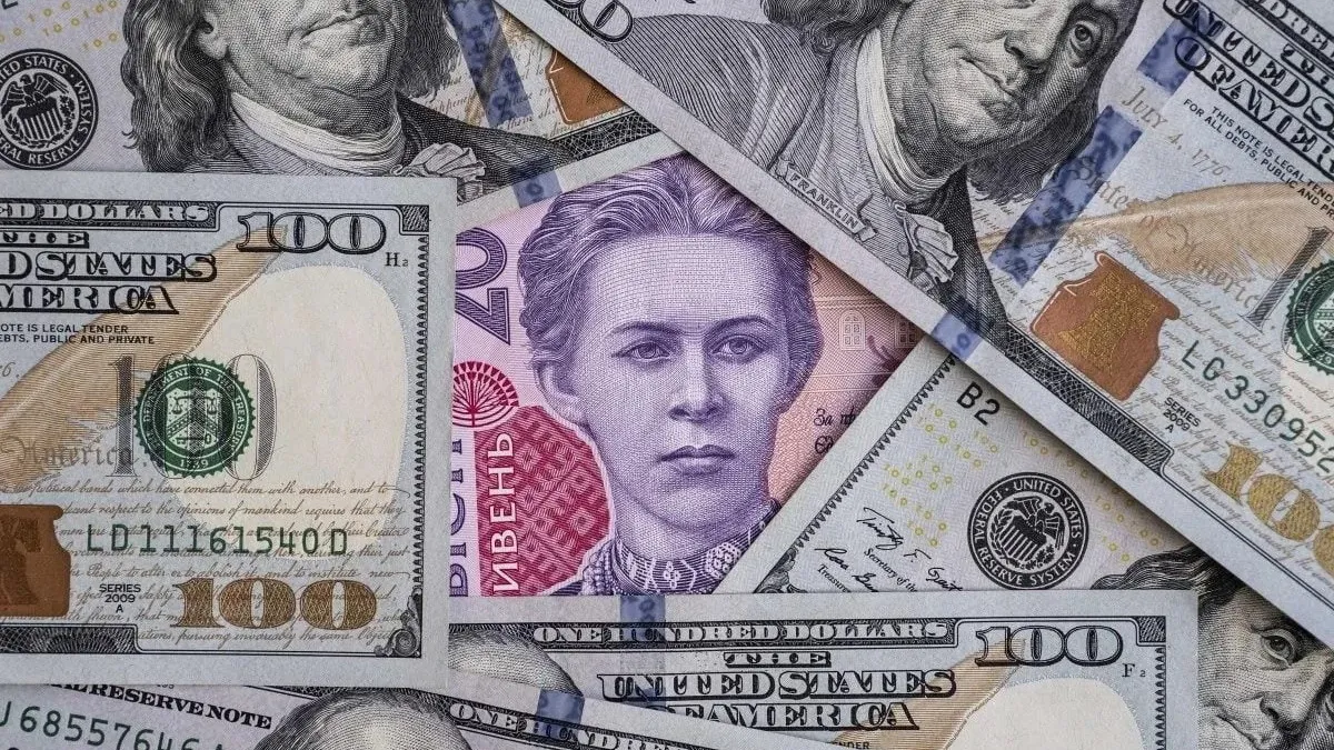 Чи буде долар зростати в ціні у квітні: експерт назвав діапазон, у якому будуть знаходитись американські гроші