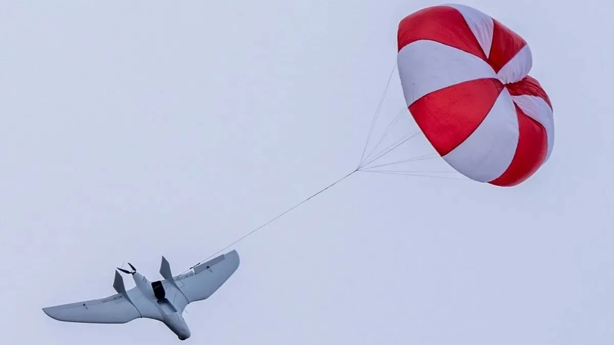 Таємничі дрони на парашутах у Харкові: нова тактика ворога чи технологія вбивства – думка експерта