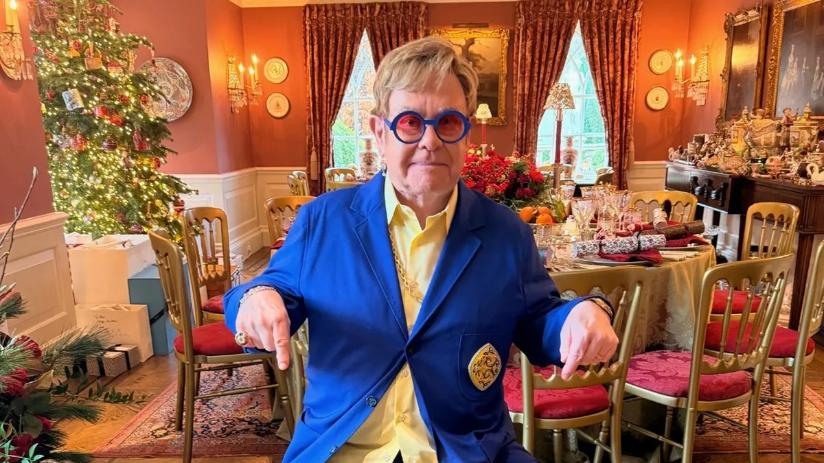 «Я більше не схилятимуся перед жодною людиною»: Елтон Джон перетворив свої колінні чашечки на прикраси