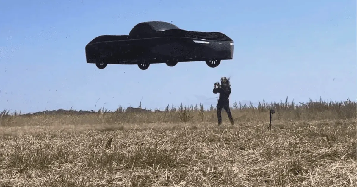 Їздить дорогами та вертикально злітає: фото першого у світі летючого автомобіля – ціна вражає