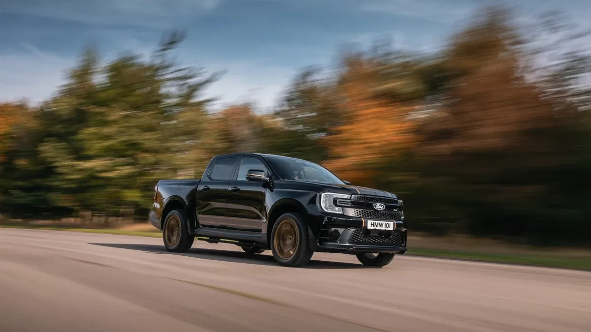 Чорний кузов, золоті смуги та 21-дюймові диски: чим здивував Ford Ranger MS-RT Champion Edition