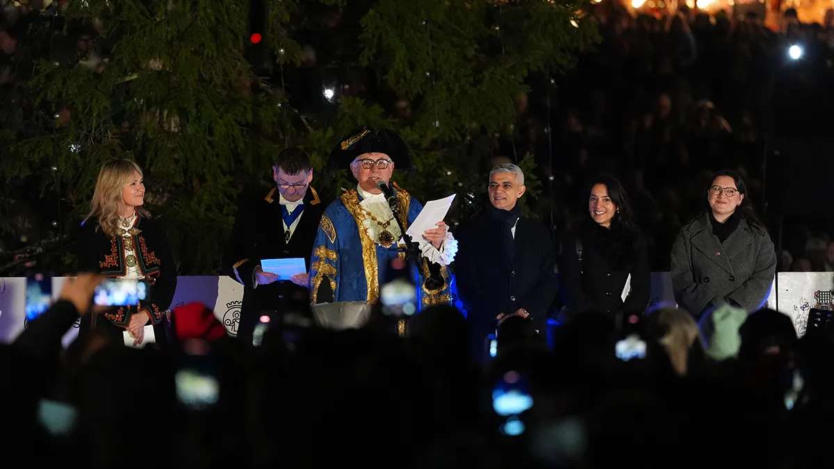 Мер Лондона не заспівав різдвяний гімн про Ісуса через релігію: відео завірусилося в мережі 