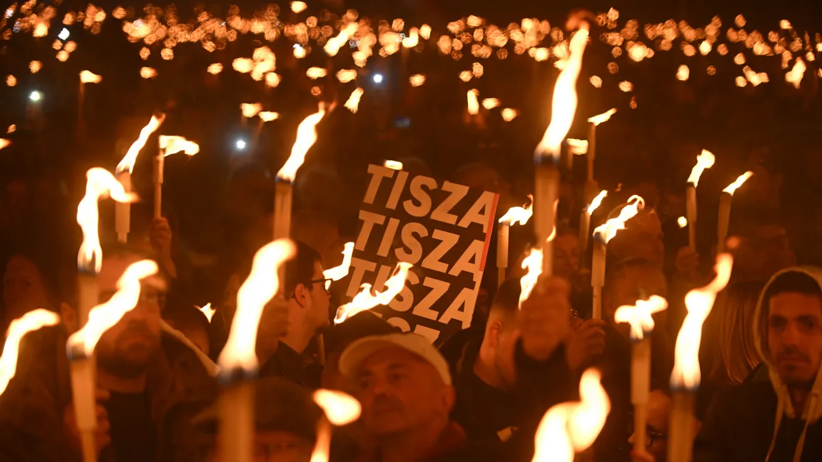 Угорці за день до виборів висловились щодо політики Орбана: понад сотню тисяч людей вийшли на протести