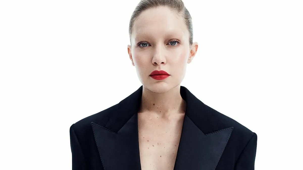Джіджі Хадід знебарвила брови: модель здивувала образом для Vogue France