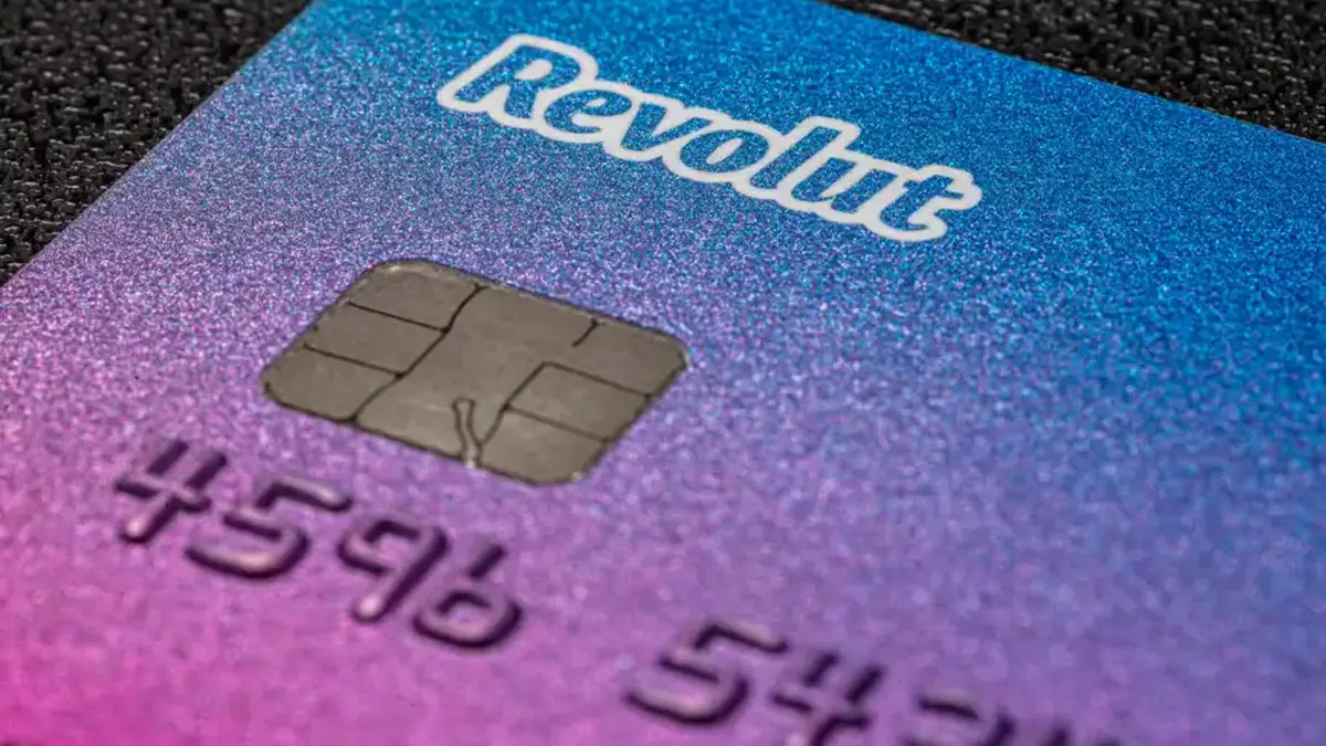 Онлайн-банк Revolut припиняє роботу в Україні з лютого 2026 року: в чому причина та що робити користувачам