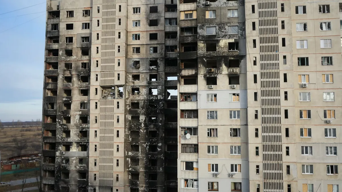 На Луганщині окупанти знімають відповідальність за ремонт житла: мешканці платитимуть самі