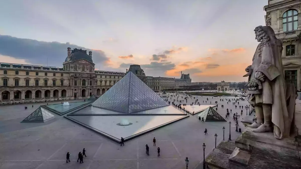 Витік води пошкодив стельовий розпис XIX століття в Луврі: як це сталося