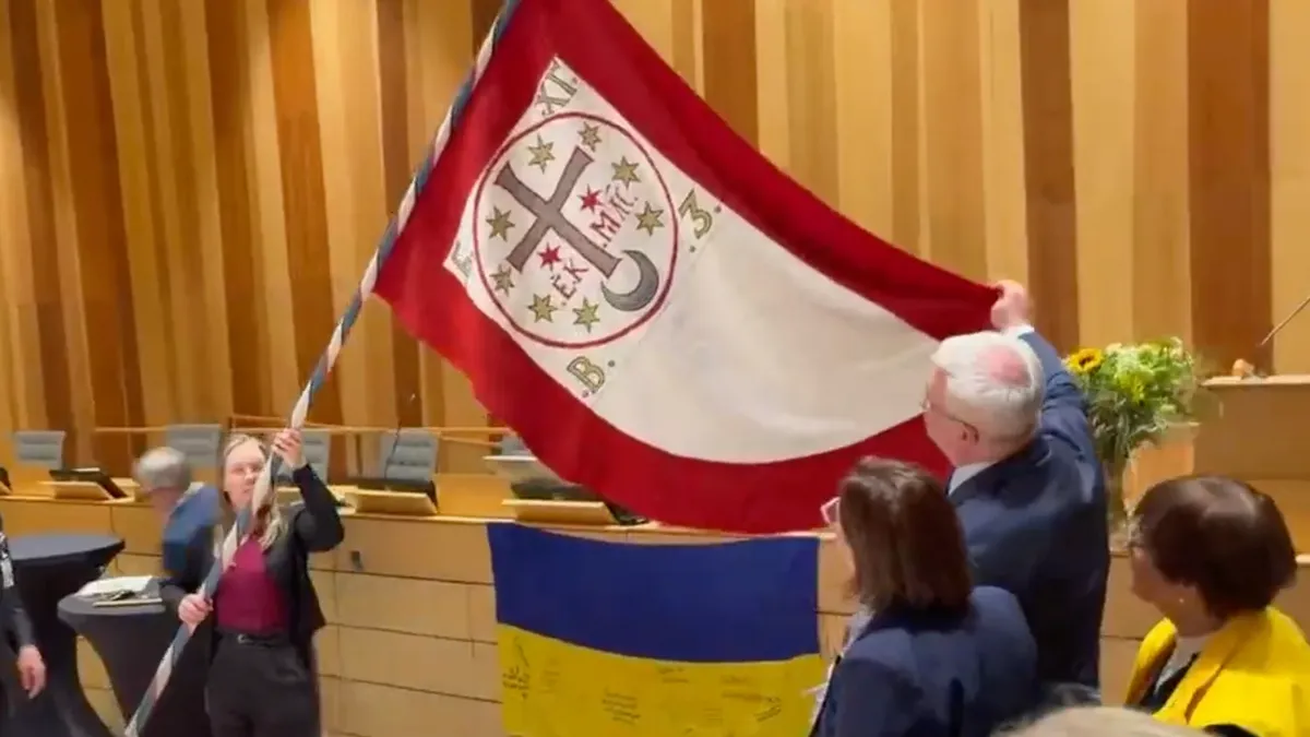 Швеція передала Україні репліку бойової хоругви Богдана Хмельницького: що відомо про історичний артефакт