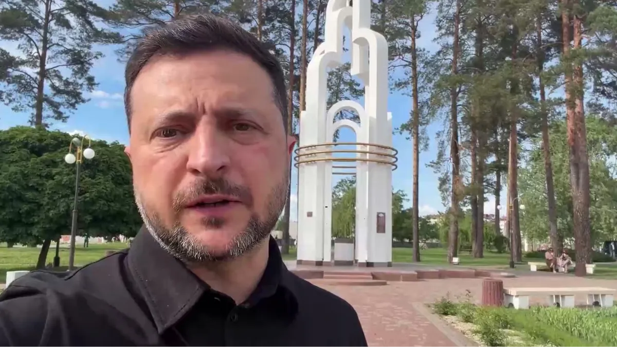 Зеленський висловився щодо можливого нападу зі сторони Білорусі: президент України записав відео зі Славутича