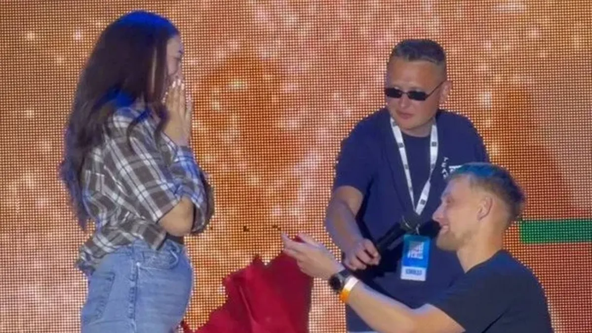 Провалився під сцену під час освідчення: як фанат Ірини Федишин здивував наречену