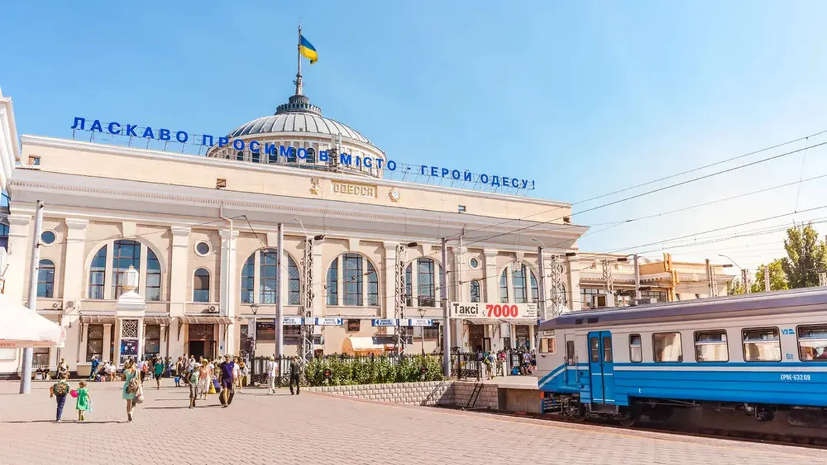 Укрзалізниця запускає додатковий поїзд Одеса – Кароліно-Бугаз на літній сезон: як він буде працювати 