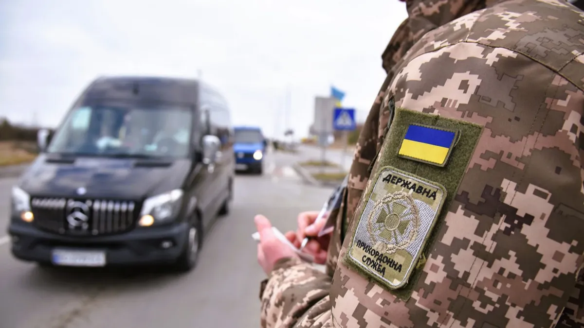 Прикордонники на Закарпатті знайшли в авто понад 2,3 тисячі пачок сигарет: справу перевіряє БЕБ