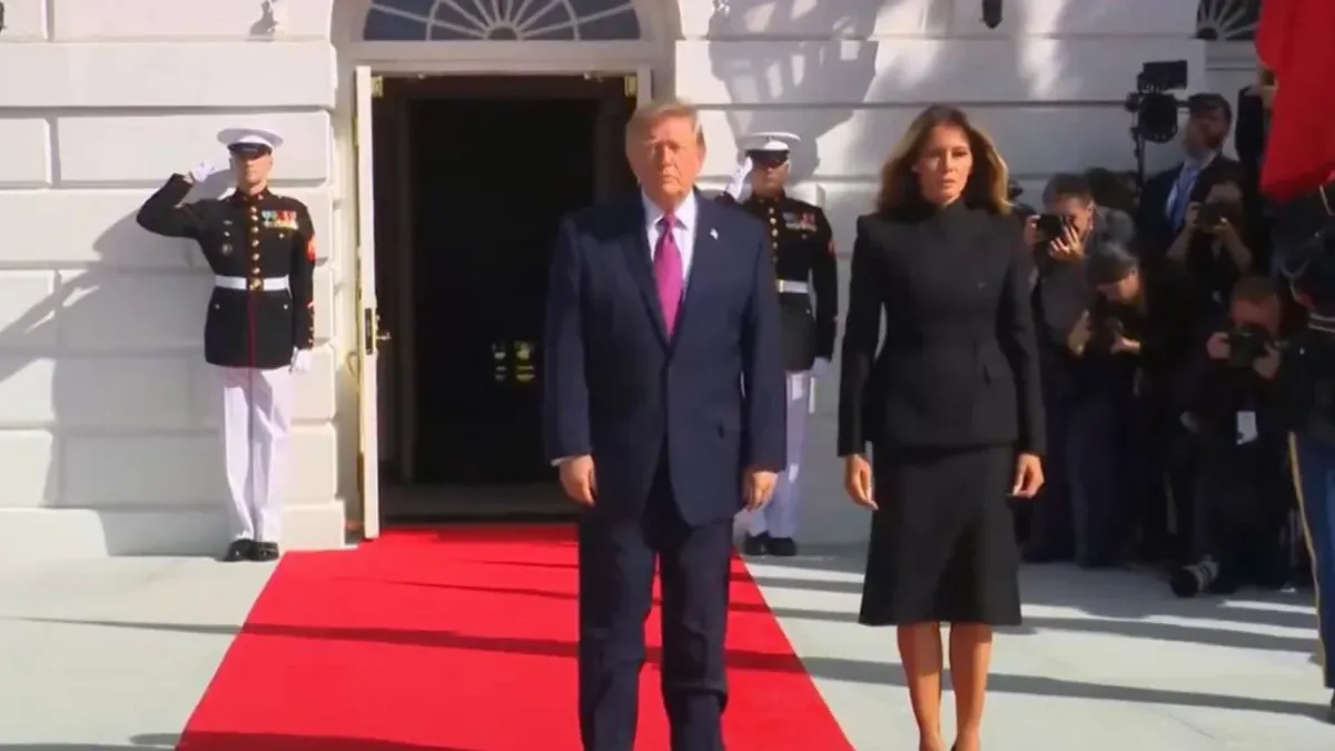 Намагався відтіснити першу леді: відео з Трампом і Меланією на червоній доріжці обговорюють у соцмережах
