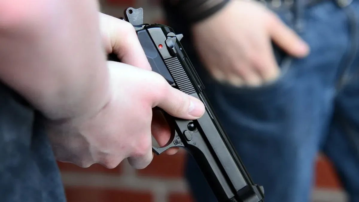 Поліцейський вибив зброю з рук: деталі затримання «мисливця» на правоохоронців на Тернопільщині