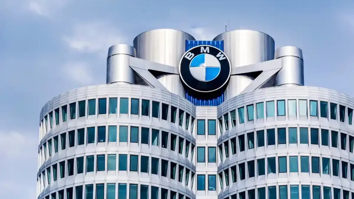 BMW пропонує працівникам до €650 тисяч за звільнення: наплив охочих перевантажив внутрішню систему