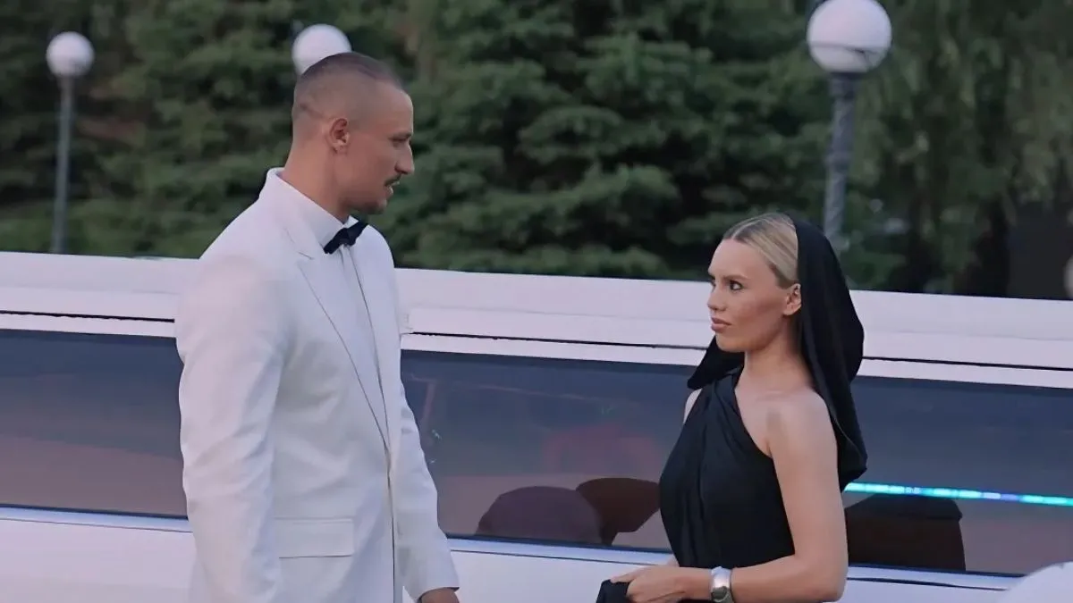 «Я вам не тупа!»: учасниця «Холостяка», яка приїхала на даху лімузина, емоційно відреагувала на виліт з проєкту