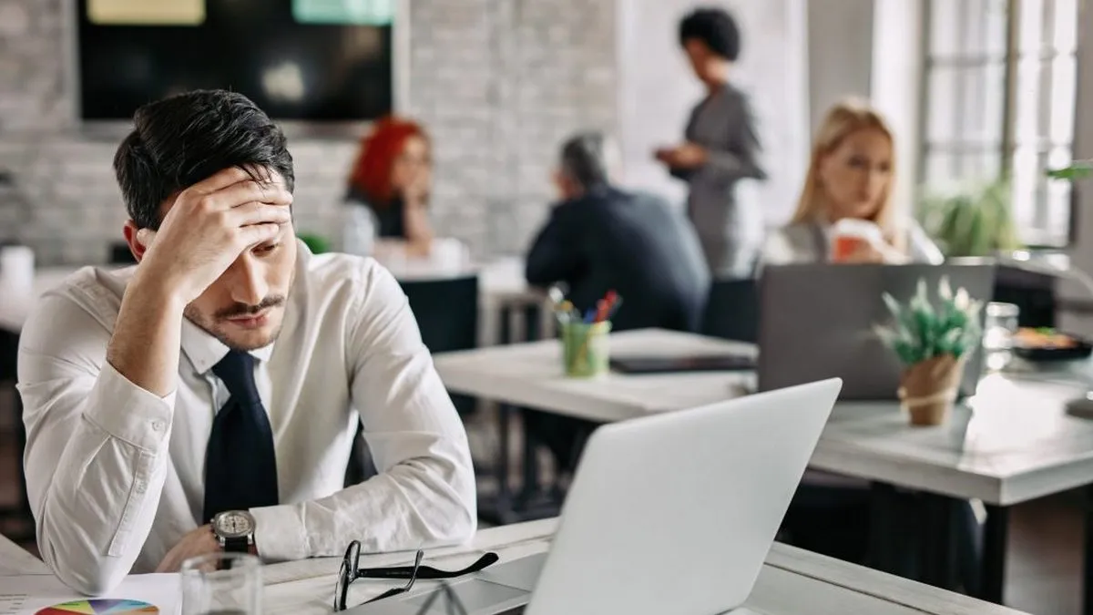 Покоління Z у Нью-Йорку масово «втікає» з офісів: замість обіду – сон і сльози