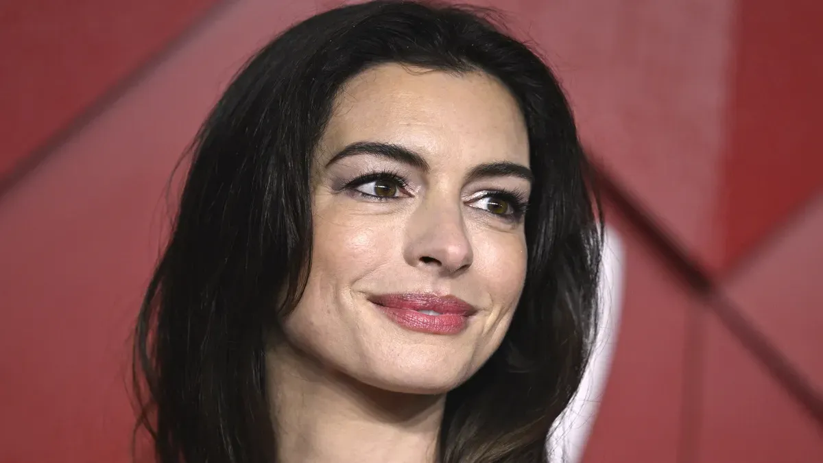 «Іноді це справді так, а іноді — ні»: Енн Гетевей вперше прокоментувала чутки про підтяжку обличчя